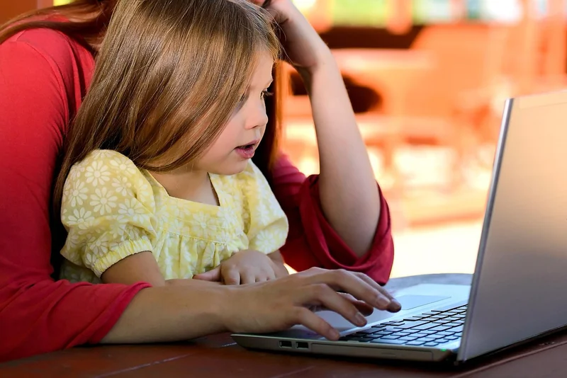 Le rôle du parent : facilitateur, pas pilote