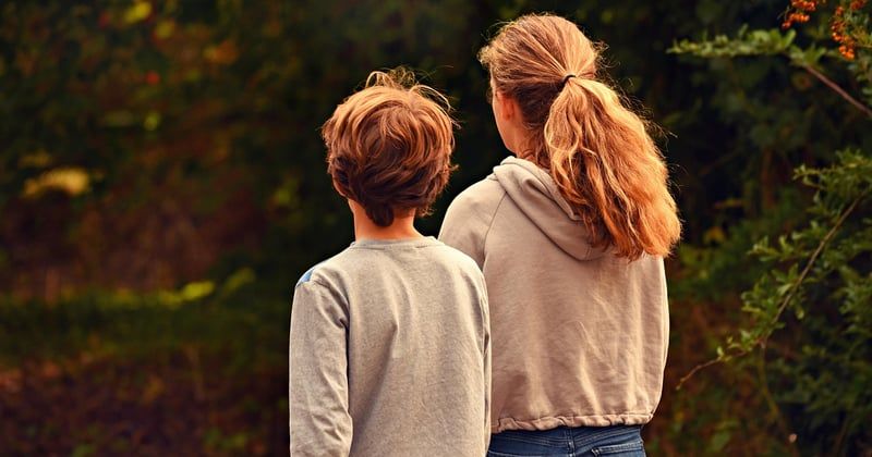 Gérer la rivalité entre frères et sœurs sans prendre parti : les clés qui fonctionnent